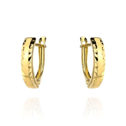 Kolczyki złote diamentowane na obu brzegach szer. 4 mm